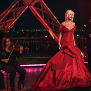 Christina Aguilera: Christmas in Paris Poster 1